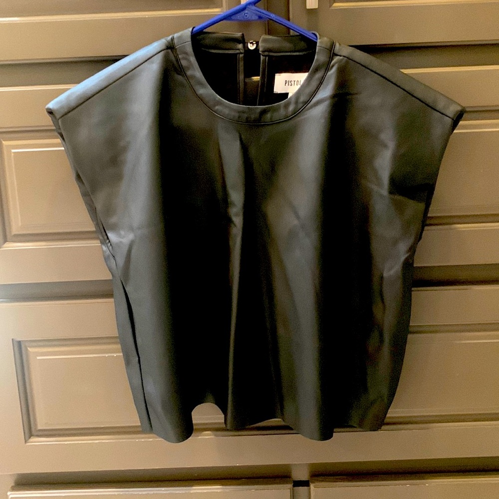 Crop faux leather top with shoulder pads, small
